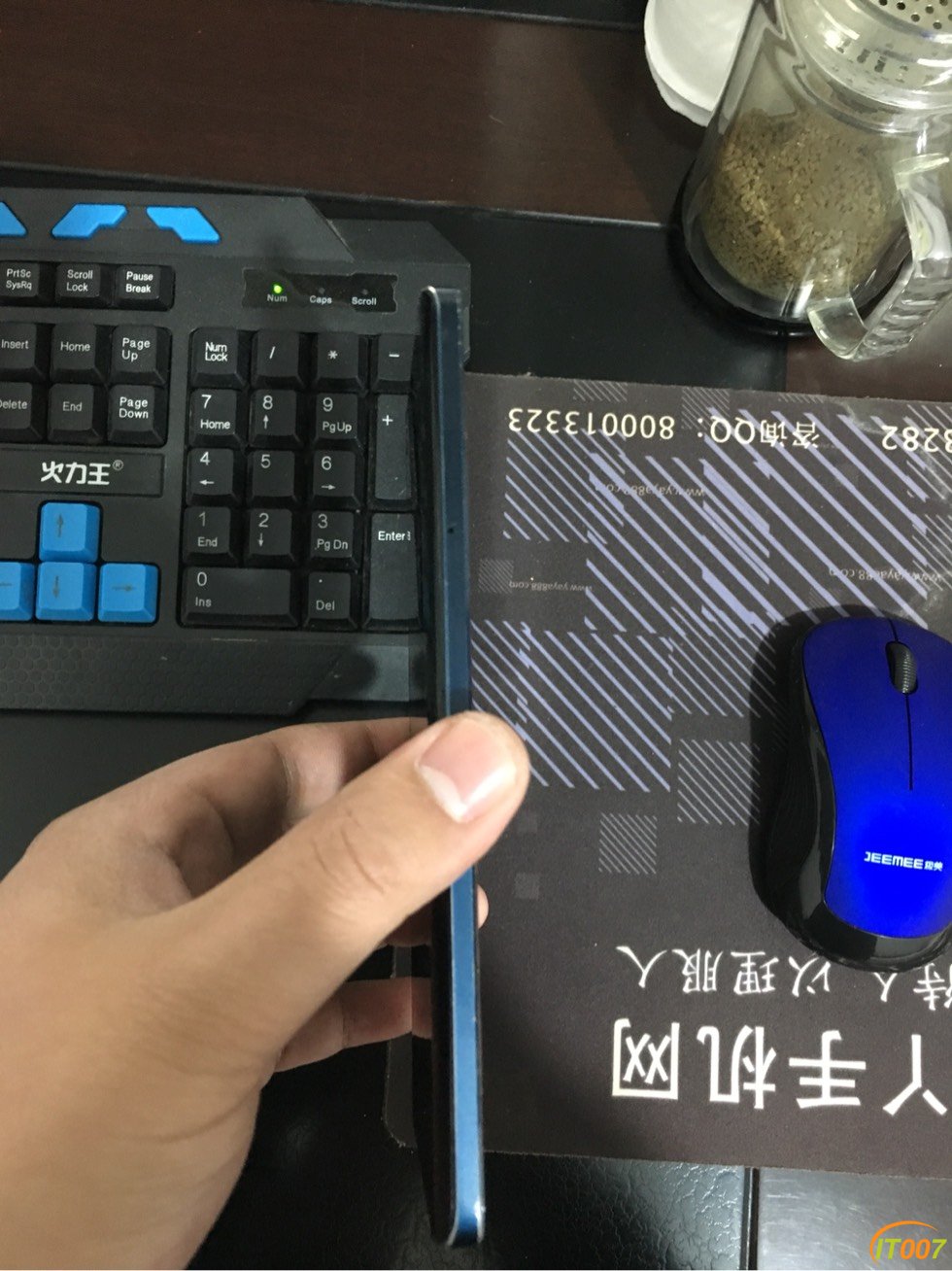 105225n0mmbxkdlm3xx558.jpg