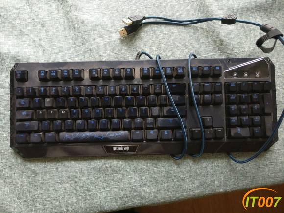 181152c95mxz51cv4y1ccx.jpg