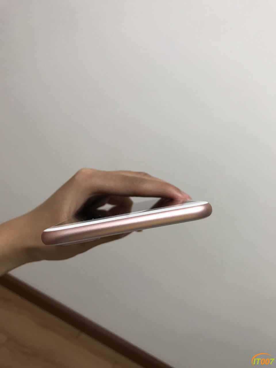 iphone7p1.jpg