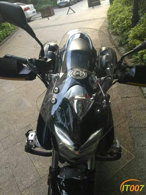 141832y9brtt5v790718v4.jpg