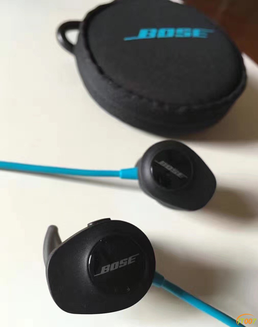 Bose SoundSport蓝2.jpg