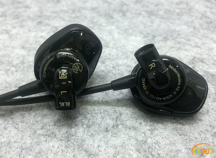 Bose SoundSport黑.jpg