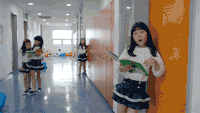 2CrkugoU1ryFTeTzf37rRXgh96FGUHqv.gif