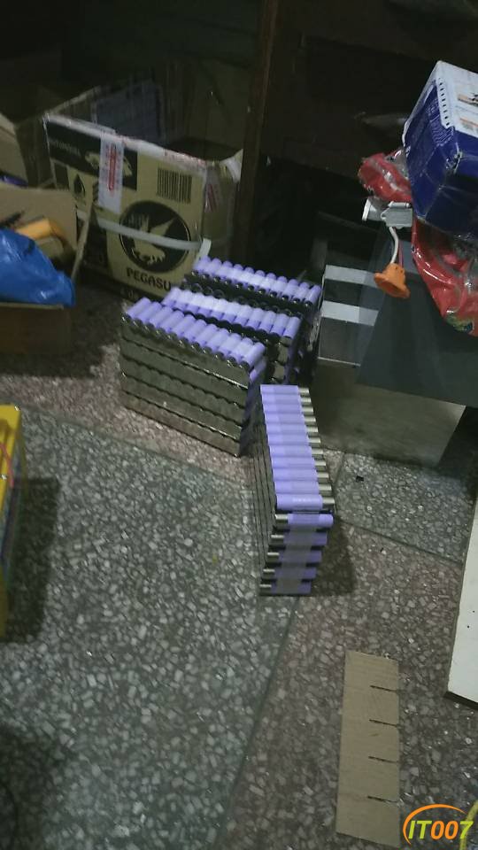010811d1adgt2kztulgltt.jpg