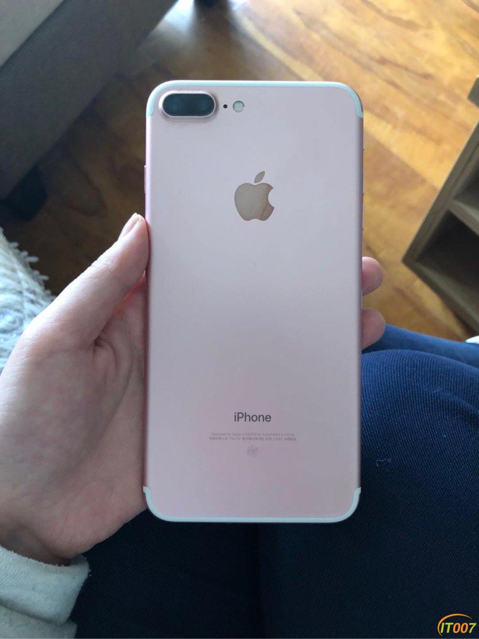 帮朋友出一部iphone 7p 128g