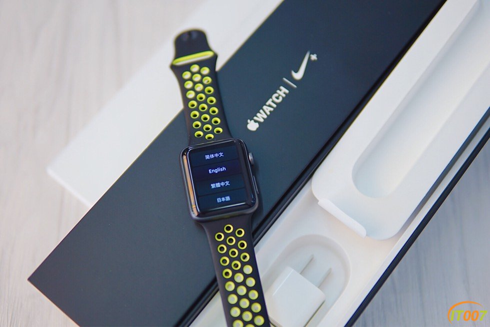 数码产品全新iwatch242mm耐克版亏1000出