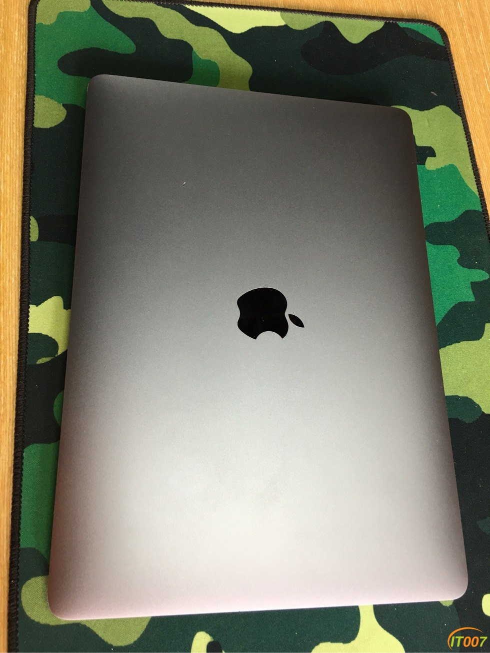 手机通讯笔记本macbookpro深空灰色带touchbar