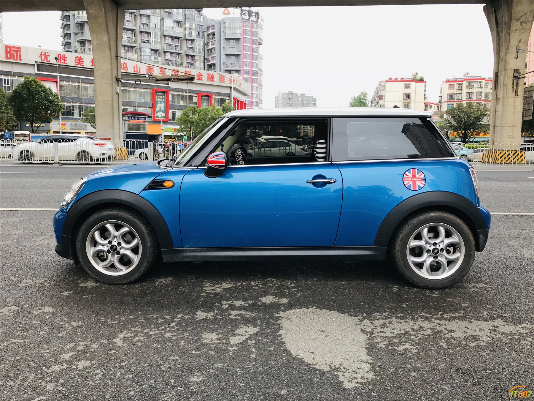最经典蓝外白顶 宝马 mini