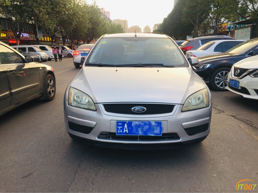 出07年三厢福克斯