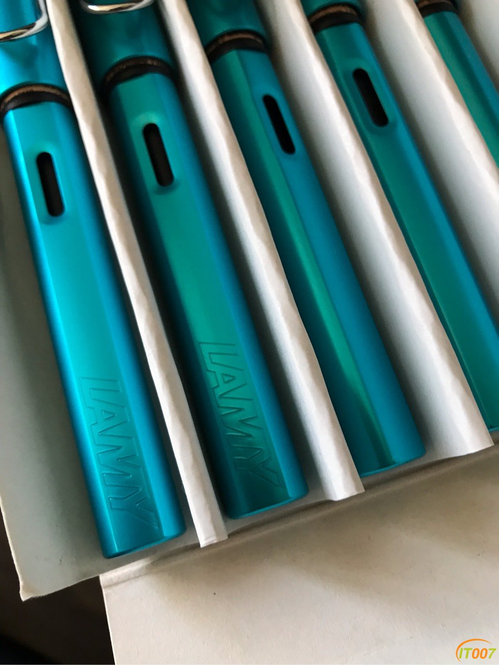 日用百货年底清仓亏出一批德国凌美钢笔200元一支恒星系列太平洋蓝