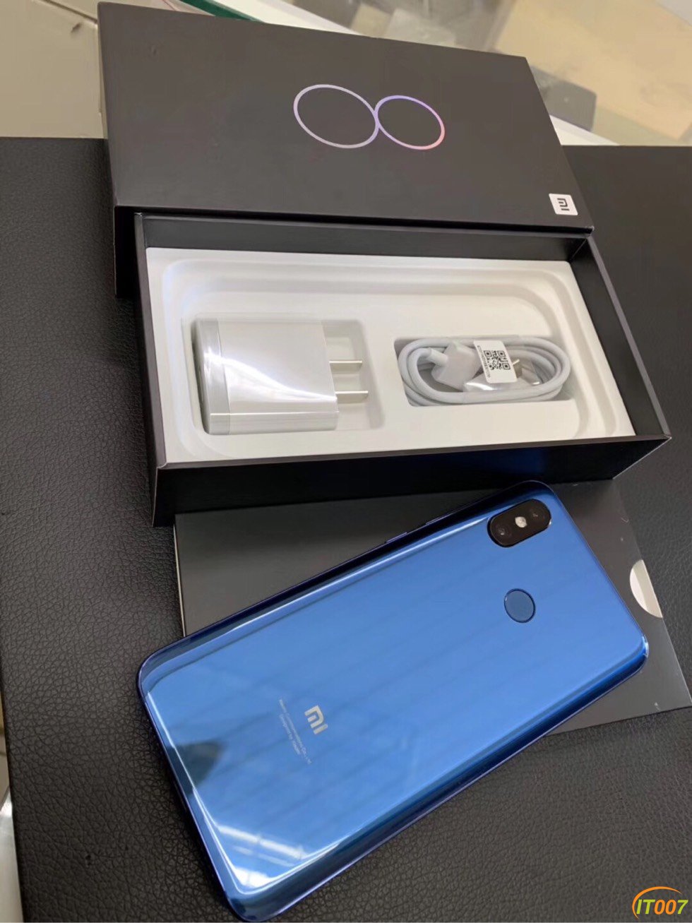 小米8标准版664g宝石蓝成色全新全套新机3月份购买1899