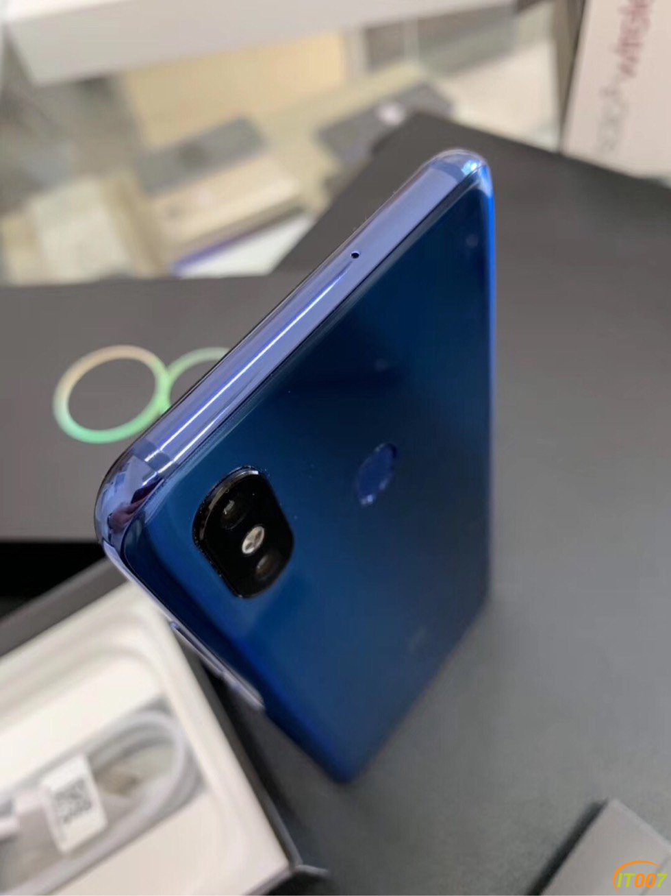 小米8标准版664g宝石蓝成色全新全套新机3月份购买1899