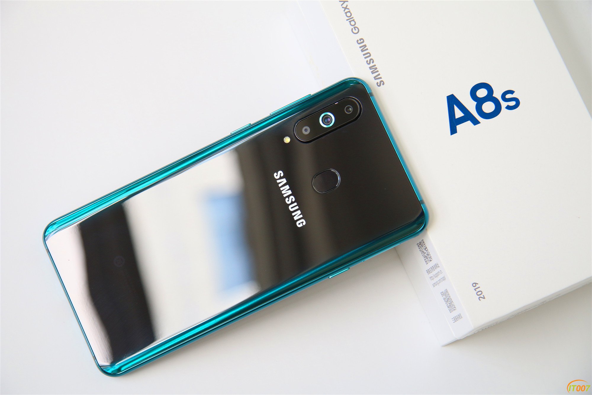 手机通讯已出封贴卖一台三星a8s极光黑