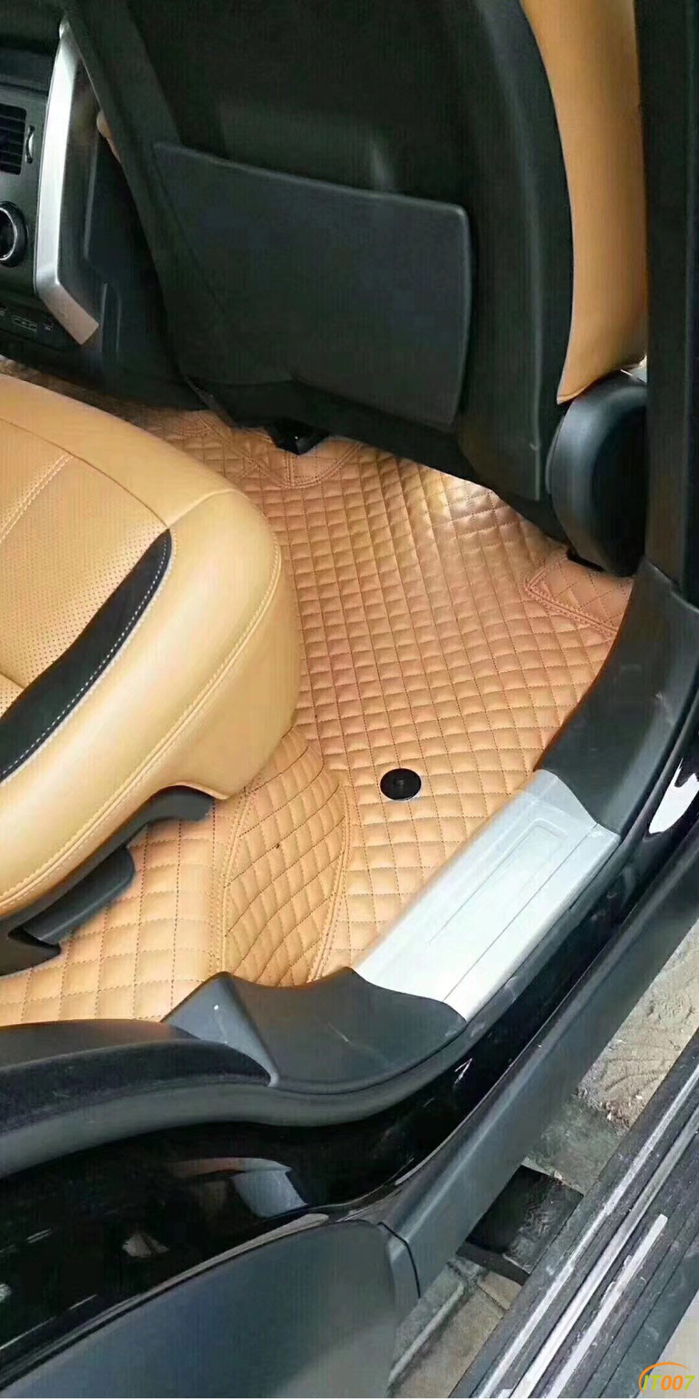 汽车交通360软包脚垫改装