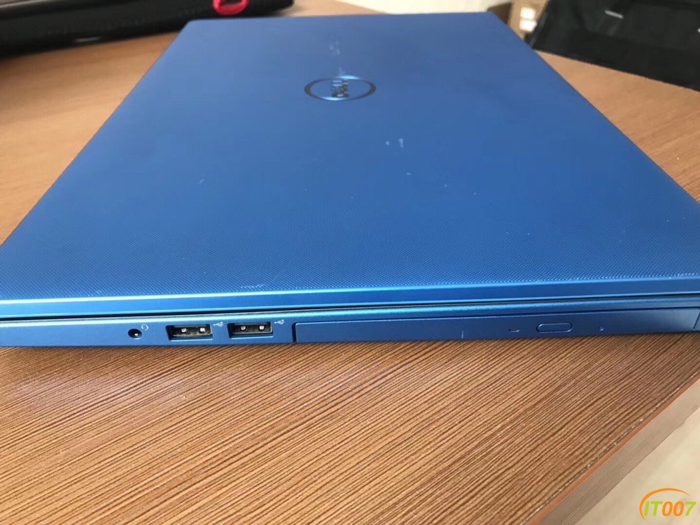 戴尔灵越游戏本靓丽蓝成色好无修无暗病2499