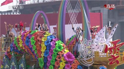 惊艳！云南彩车亮相国庆游行方阵-3.jpg