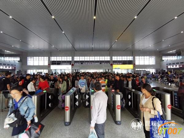 黄金周第三天云南铁路客流量较大 预计发送旅客25万人-1.jpg