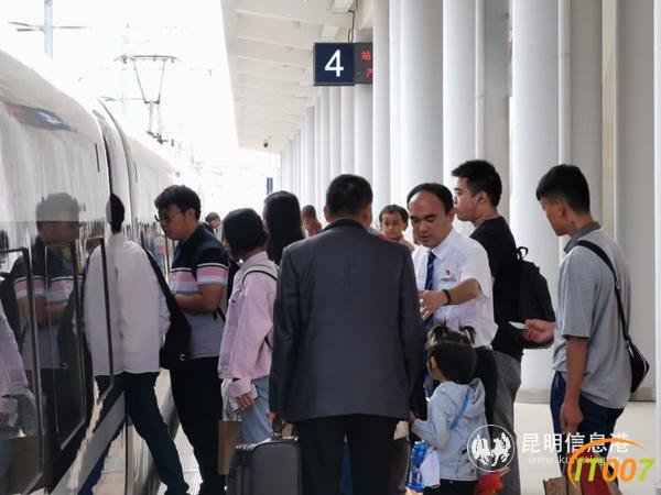 黄金周第三天云南铁路客流量较大 预计发送旅客25万人-3.jpg