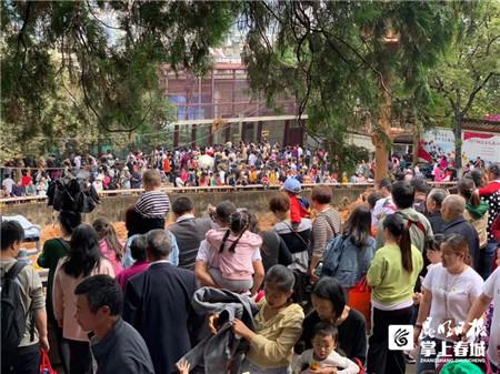 国庆游园好去处！昆明动物园3天接待游客42万-2.jpg