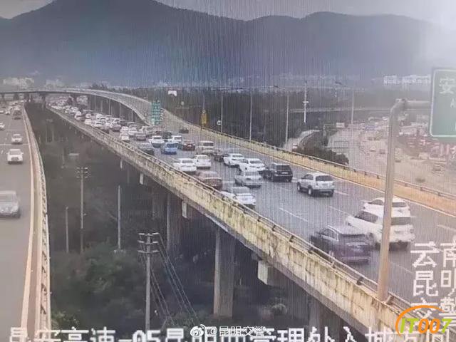 自驾游大军涌入云南 黄金周首日迎客191.43万人：热门地车票告罄-4.jpg