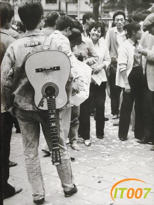昆明人生活变迁70年图记之一：衣被群生-7.jpg