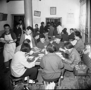昆明人生活变迁70年图记之二：食为民天-1.jpg