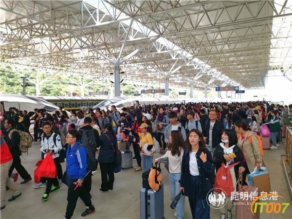 昆明至楚雄大理丽江动车客流持续火爆 较同期增长44%-1.jpg