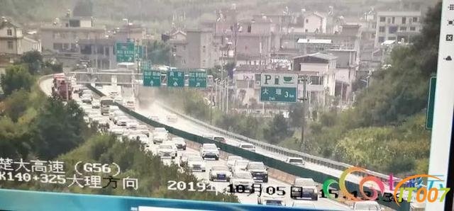 返程高峰开始！多条高速拥堵加剧 火车站周边道路车流量大增-5.jpg