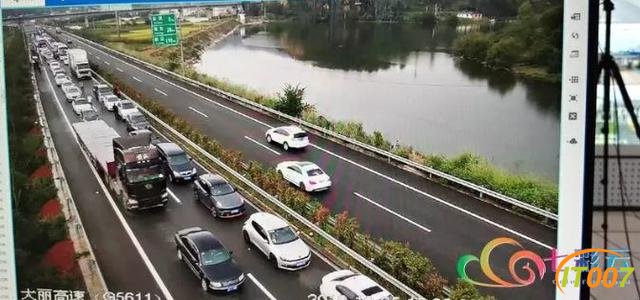 返程高峰开始！多条高速拥堵加剧 火车站周边道路车流量大增-4.jpg