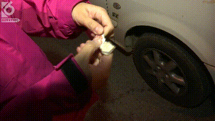 昆明一小区天降50米雨水管，楼下轿车驾驶室被“扎穿”-9.jpg