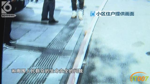 昆明一小区天降50米雨水管，楼下轿车驾驶室被“扎穿”-13.jpg