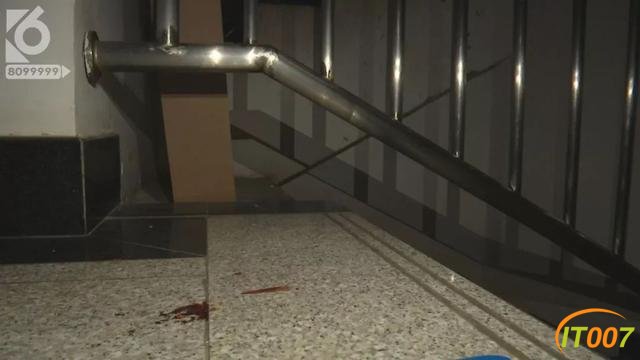 2岁男童抢救无效身亡！疑因在医院楼梯间玩耍，钻出扶手从11楼坠落-1.jpg