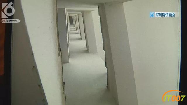 2岁男童抢救无效身亡！疑因在医院楼梯间玩耍，钻出扶手从11楼坠落-4.jpg