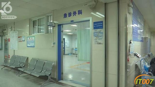 2岁男童抢救无效身亡！疑因在医院楼梯间玩耍，钻出扶手从11楼坠落-11.jpg