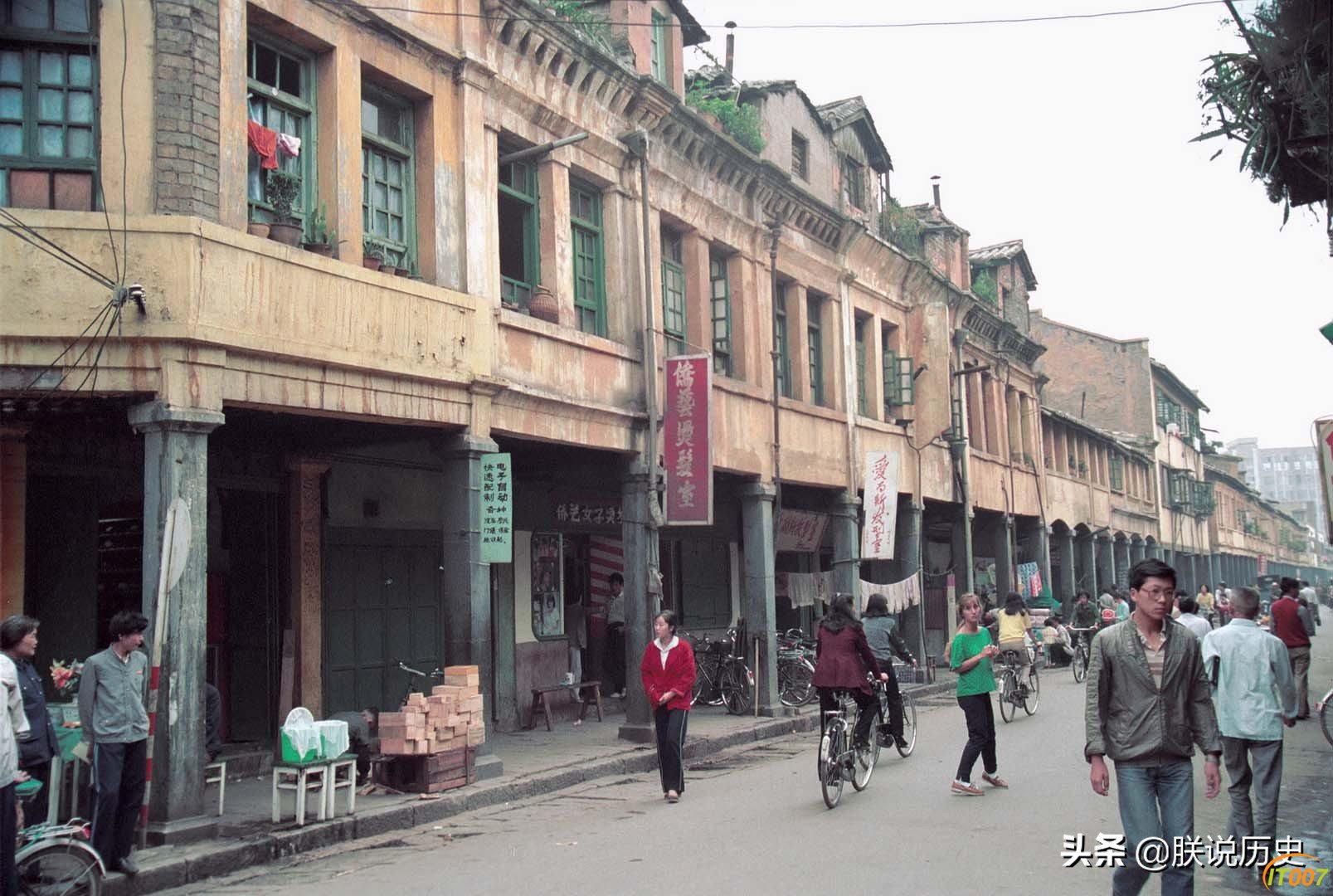 1987年的昆明，罕见街拍老照片，属于昆明人的日常生活记忆-1.jpg