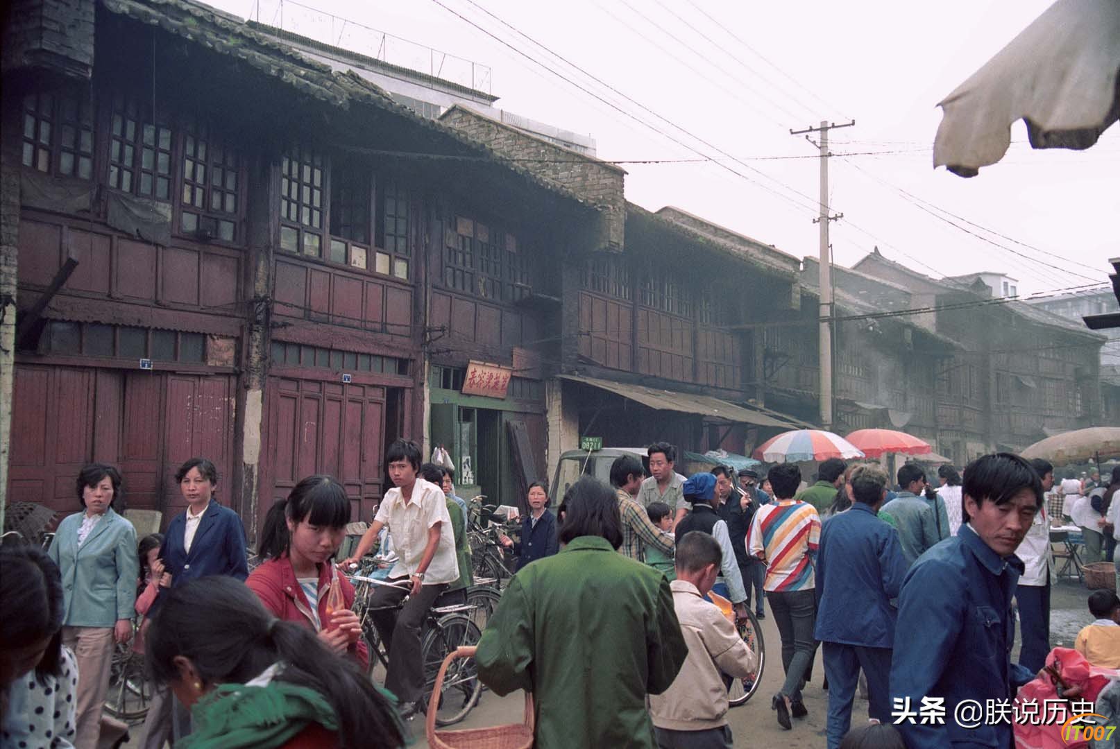 1987年的昆明，罕见街拍老照片，属于昆明人的日常生活记忆-2.jpg