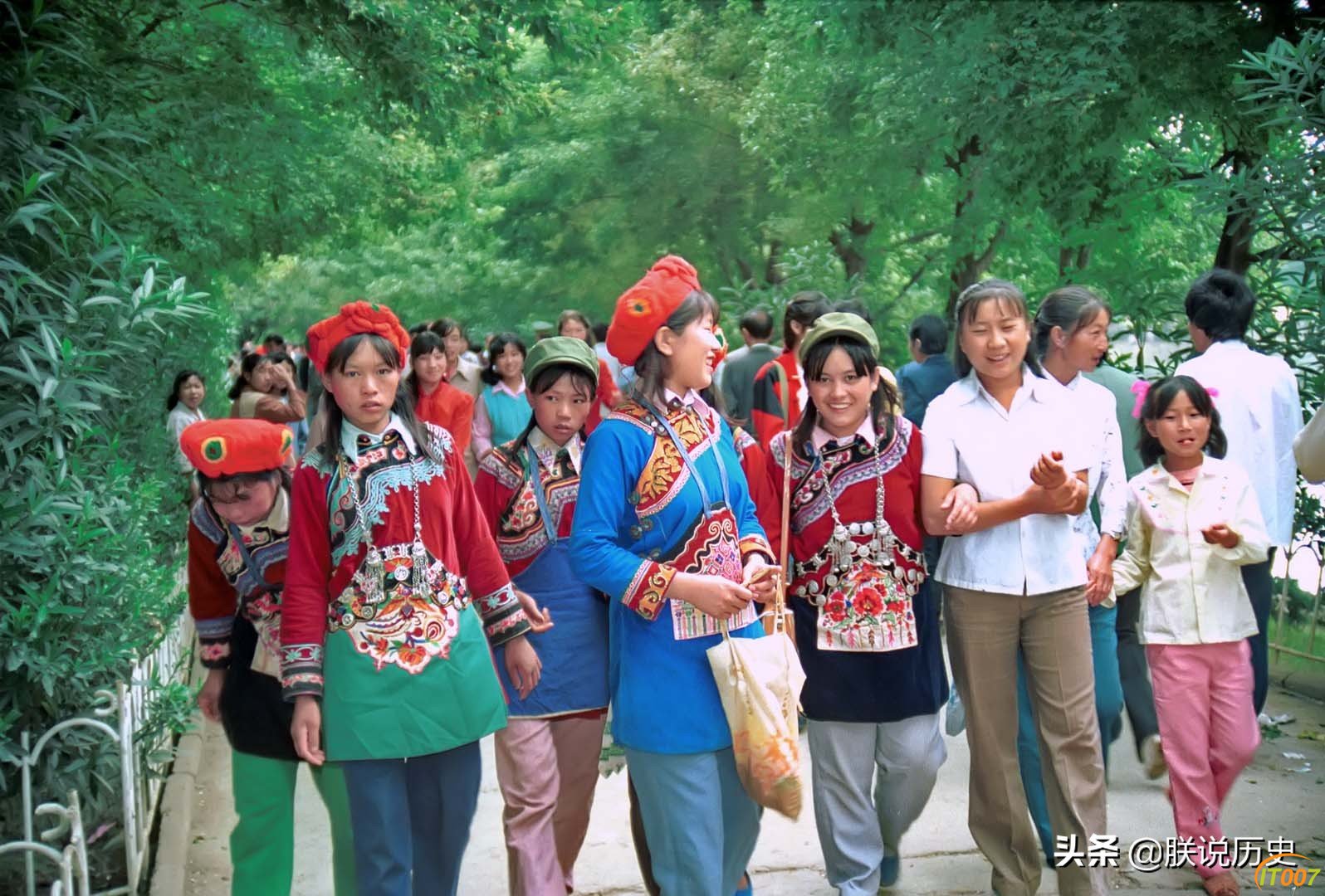 1987年的昆明，罕见街拍老照片，属于昆明人的日常生活记忆-3.jpg
