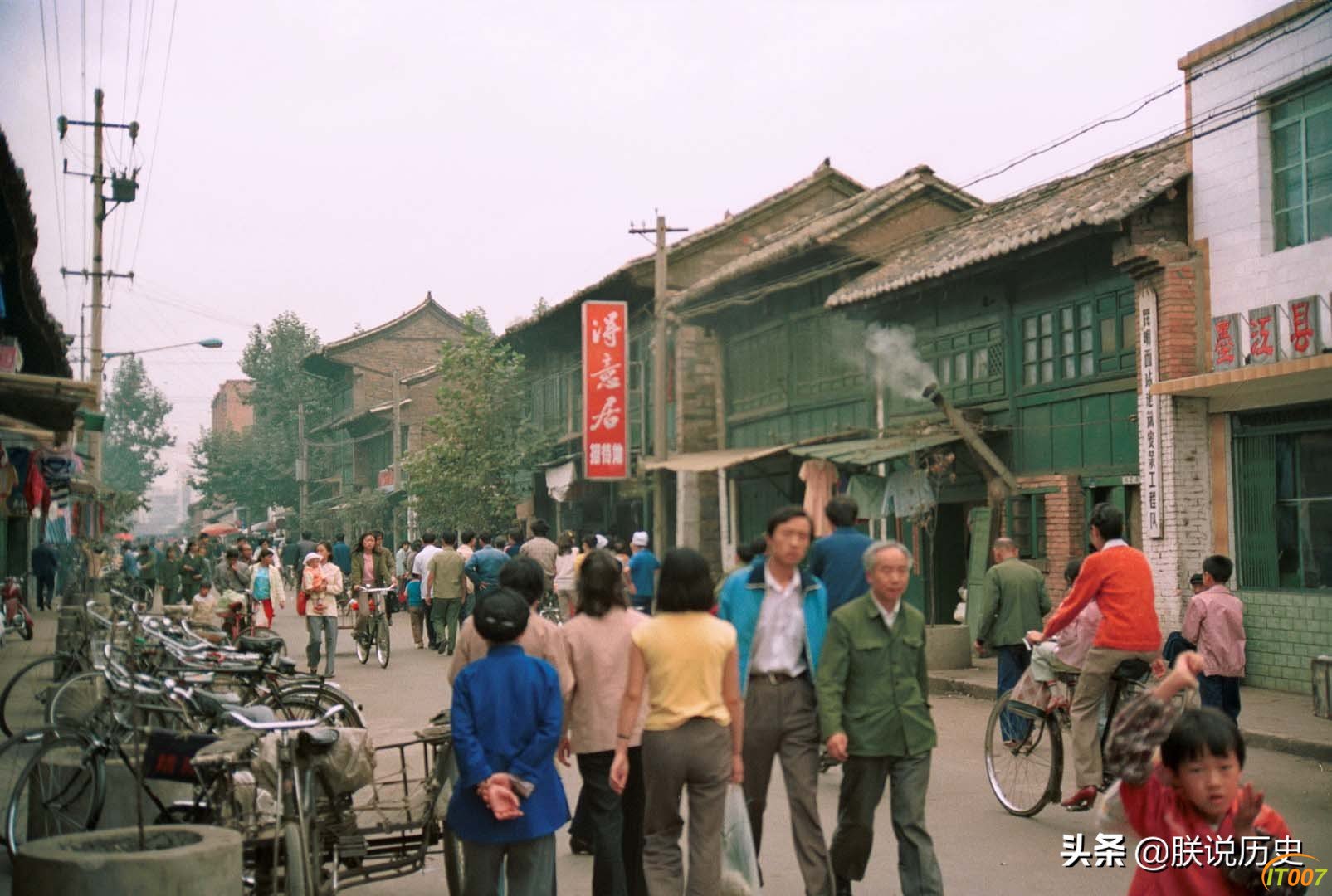 1987年的昆明，罕见街拍老照片，属于昆明人的日常生活记忆-4.jpg