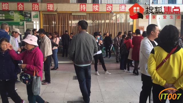 昆明金刀营城中村改造项目正式拆迁，村民排队领24亿拆迁款-3.jpg