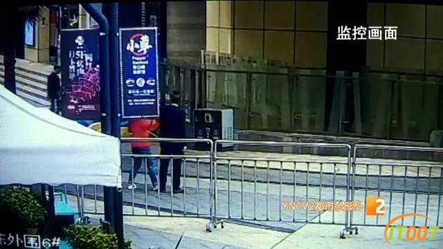女子：肚子实在太疼！内急！遇保安强行拉手：“真不好意思，不能让你进去！”-10.jpg
