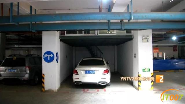 这是什么操作？业主自己把小区停车位改成了车库……-2.jpg