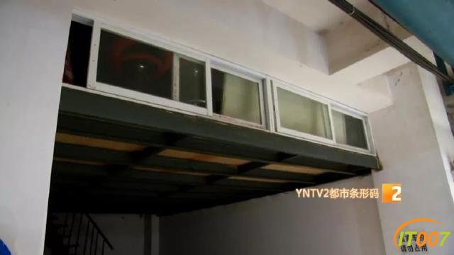 这是什么操作？业主自己把小区停车位改成了车库……-3.jpg