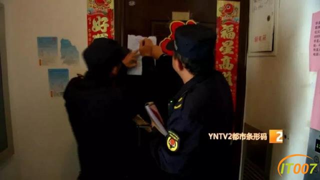 这是什么操作？业主自己把小区停车位改成了车库……-8.jpg