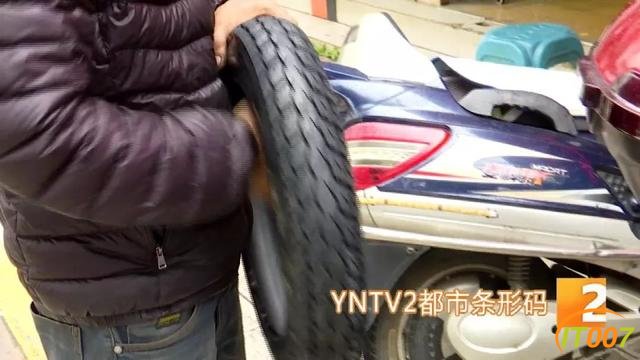 爆胎路遇“热心人”可提供换轮胎服务？原是兜售劣质轮胎新骗局，小心被骗-4.jpg