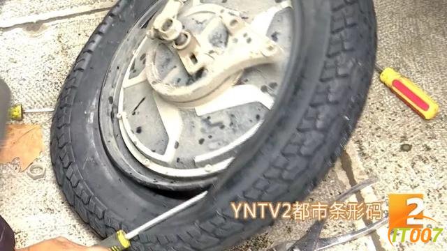 爆胎路遇“热心人”可提供换轮胎服务？原是兜售劣质轮胎新骗局，小心被骗-6.jpg