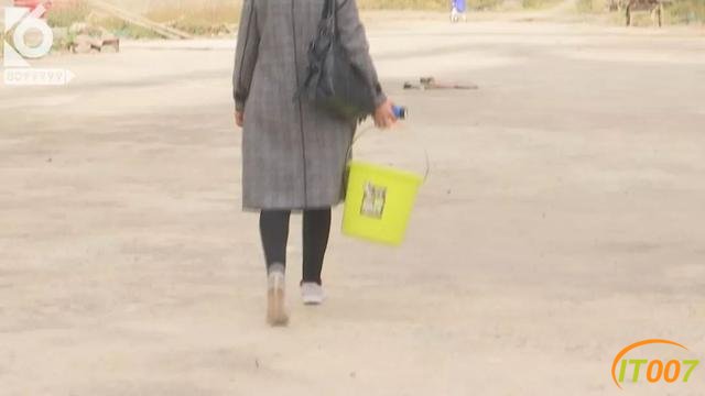 非住不可，已经没有地方住了！烂尾楼的“硬核”住户们无视搬离告知书，这其中带着多少无奈和心酸-10.jpg