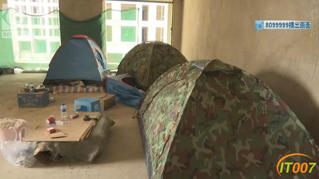 非住不可，已经没有地方住了！烂尾楼的“硬核”住户们无视搬离告知书，这其中带着多少无奈和心酸-22.jpg