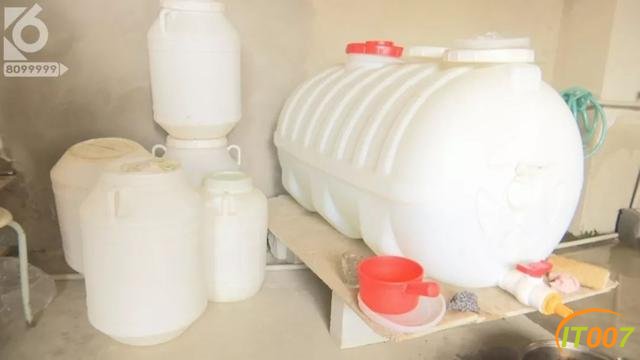 非住不可，已经没有地方住了！烂尾楼的“硬核”住户们无视搬离告知书，这其中带着多少无奈和心酸-37.jpg