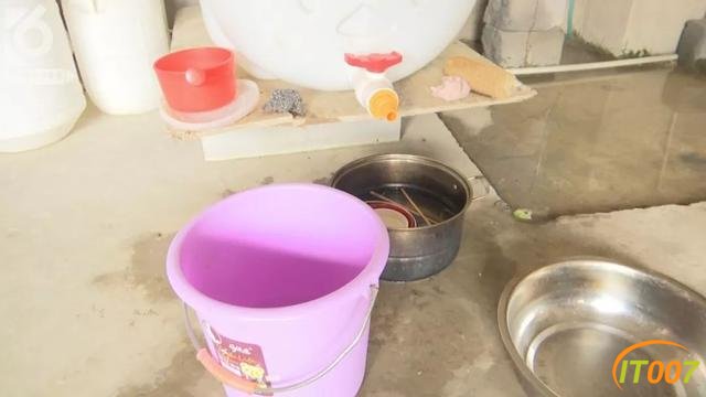 非住不可，已经没有地方住了！烂尾楼的“硬核”住户们无视搬离告知书，这其中带着多少无奈和心酸-38.jpg