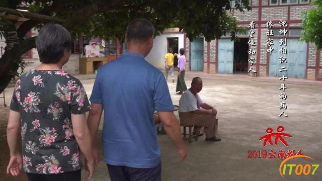 在这个边陲小镇，69岁昆明暖男暖哭好多人，他是医生“沈老师”-20.jpg